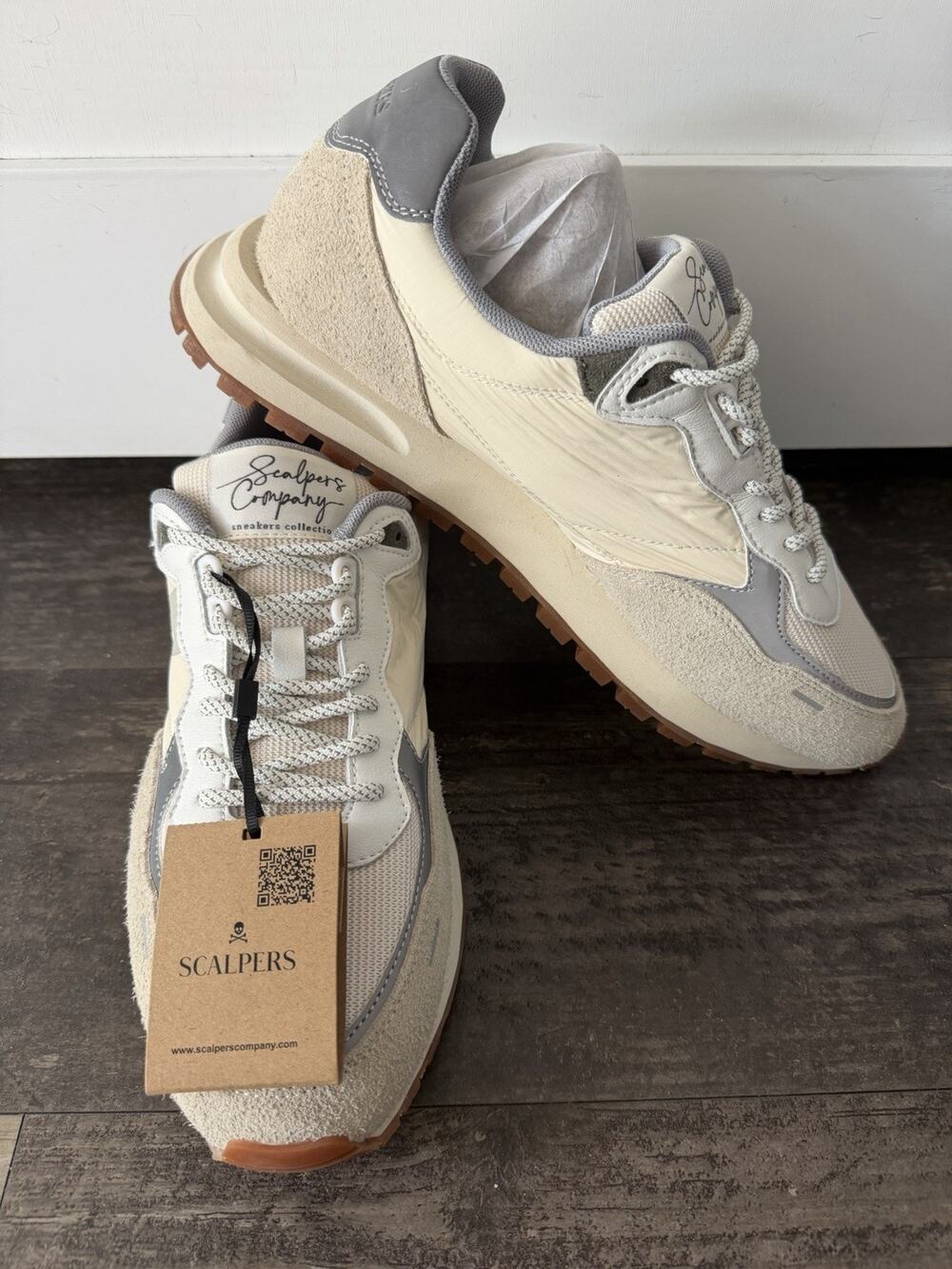Scalpers Scrio 26 Sneakers Men’s US 10 EU 44 Cream Suede Skull NWT